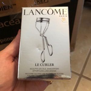 Eyelash curler